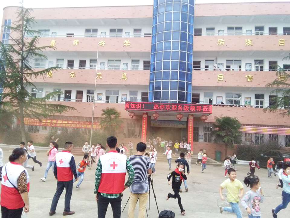 消防演练图片.jpg 消防演练图片.jpg