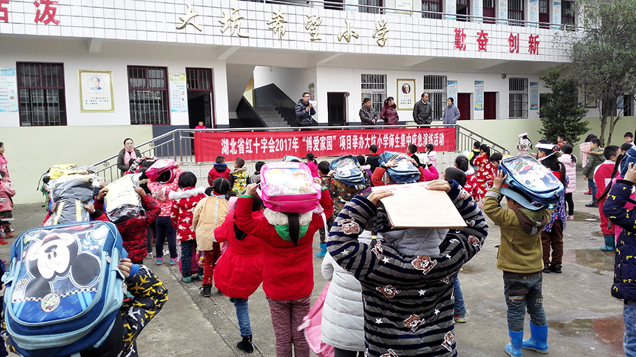 大坑小学全体师生防灾避震应急演练活动现场.jpg 大坑小学全体师生防灾避震应急演练活动现场.jpg