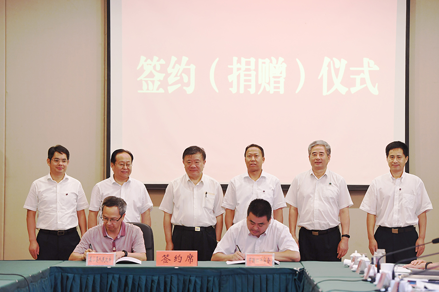 中国红十字会总会和英山县人民政府签署帮扶项目合作备忘录.jpg