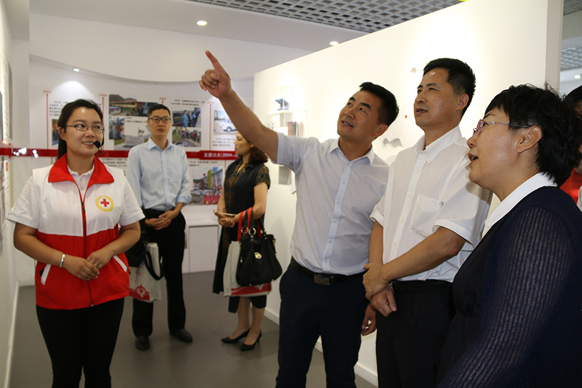 参观 1.JPG
