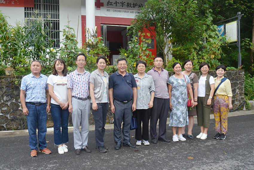 调研咸丰县坪坝营红十字救护站.JPG