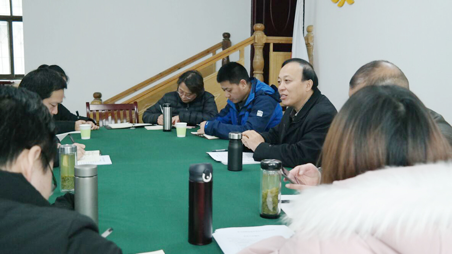 张钦同志讲党课.jpg
