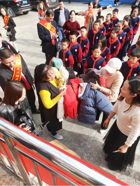 为成长助力  为希望加油418.png